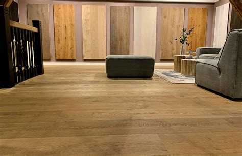 Showroom met diverse houten vloeren in Friesland