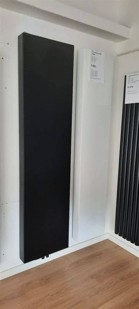 verschillende types radiator voorplaten: vlak, gegroefd, zwart, wit