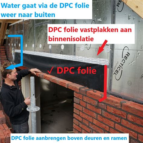 Detail van de waterkerende kraag rond een dakraamkozijn