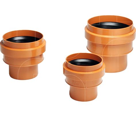detail van een PVC overgangsstuk voor het verbinden van gres- en PVC buizen