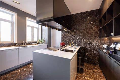 Marmerlook wandtegels in keuken