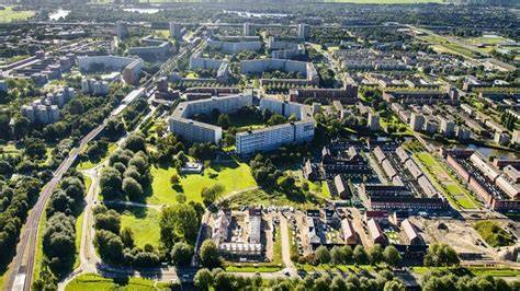 Infographic over de Bijlmer en de renovatie van Kleiburg