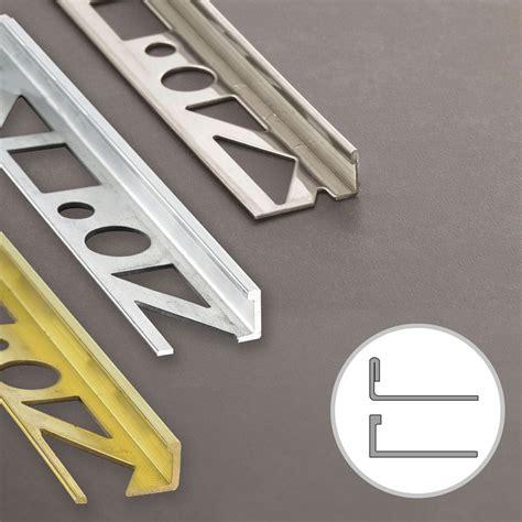 Schema dat verschillende soorten hoekprofielen toont (staal, kunststof, aluminium, met gaas).