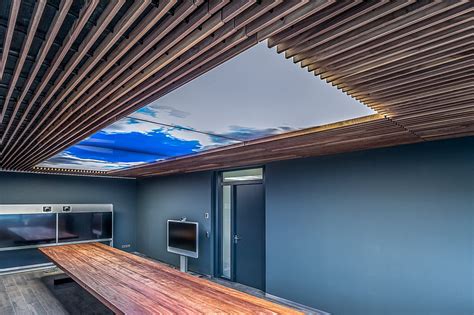 Vergelijking van geluidsisolatie-eisen voor houten en betonnen plafonds.