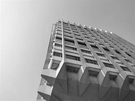 Plan en silhouet van Het Verlaat met plint en betonnen paddenstoelconstructie