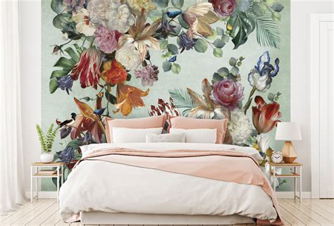 Voorbeelden van bijzonder behang, zoals jungle en bloemenmotieven