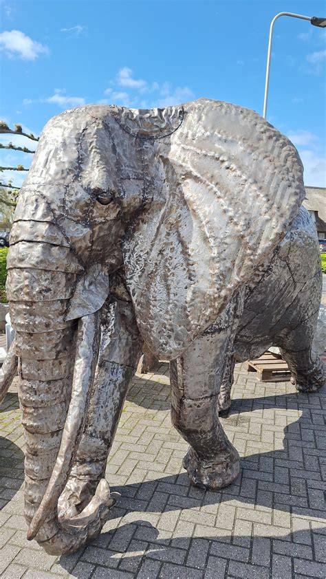Beeld van een olifant als daganker