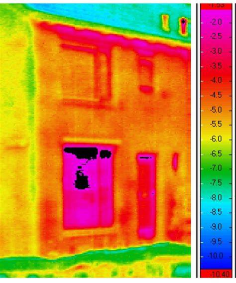 Thermografische warmtebeelden tonen warmteverlies door ontbrekende isolatie