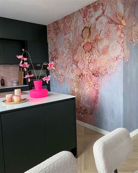 Studio-muur met behang als achtergrond
