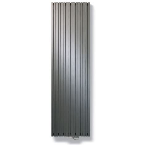 Designradiator met verticale lamellen en 50mm middenaansluiting