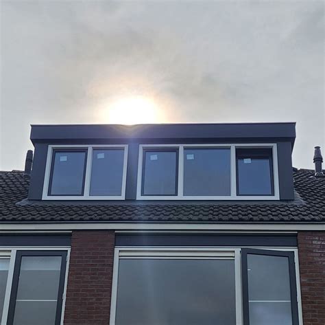 Voorbeeld van een dakkapel die een volwaardige leefruimte creëert met extra daglicht