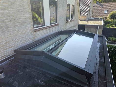 Lichtstraat met zadeldak op uitbouw in Soest