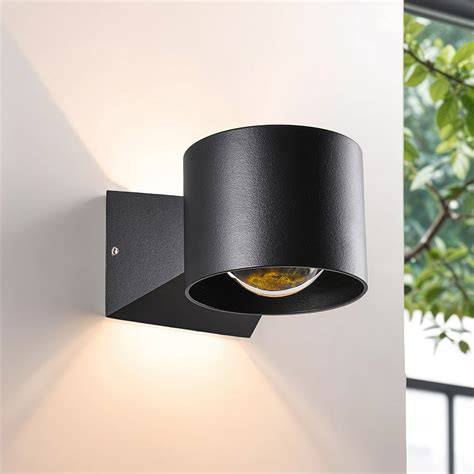 Wandlampen buiten: Solario solar wandlamp en Puck spots