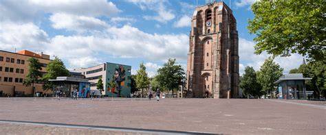 Logo en kaart: Lokale Quick-Step-winkels in Leeuwarden en omgeving