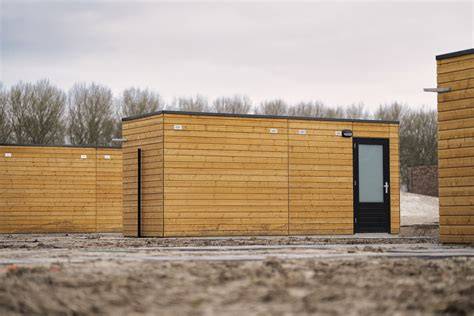 Prefab strobalenwand met houten frame