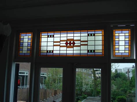 Voorbeeld van een deur met decoratief glas-in-lood, ingebouwd in dubbel isolatieglas.