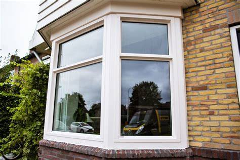 Kunststof kozijnen met HR++ glas en meerdere luchtkamers voor superieure isolatie