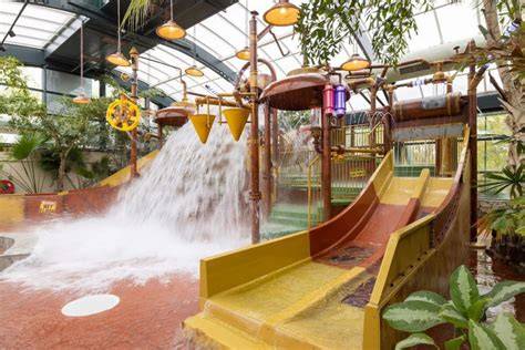 Infographic over vernieuwde Aqua Mundo en Water Playhouse