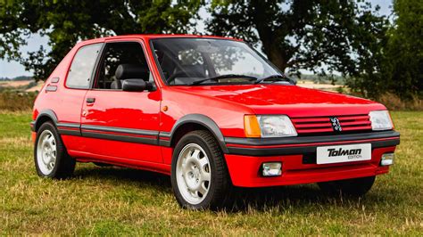Infographic: Chronologie en belangrijke punten van de Peugeot 205 GTI onderhoud