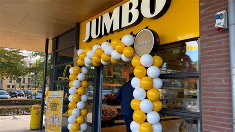 Foto van de entree van Jumbo Breda met de nieuwe zelfscankassa's.