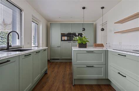 Groen en wit combinatie in keuken