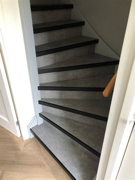 Foto: voorbeeld van een trap bekleed met microcement