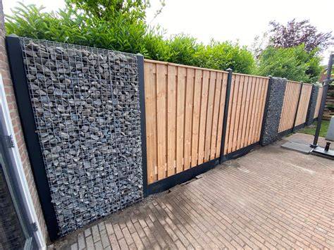 Voorbeeldcombinatie: beton + hout + schanskorven