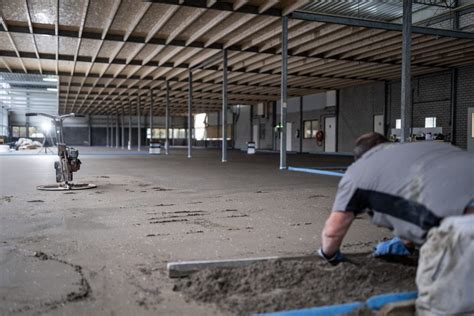 Grafiek die de voordelen van zandcement dekvloeren vergelijkt met andere typen dekvloeren