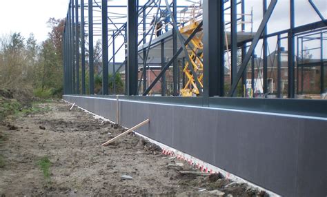Detail van een afgeschuinde gevelplint