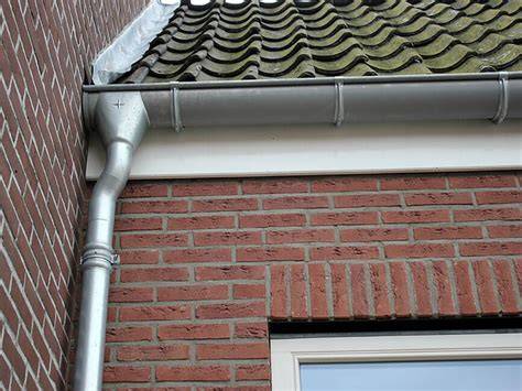 Foto: Voorbeelden van DYKA vierkante regenpijpen en hulpstukken