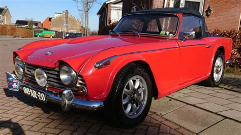 Lay-out van een typische motorruimte van een klassieke Amerikaanse cabrio met glazen dak