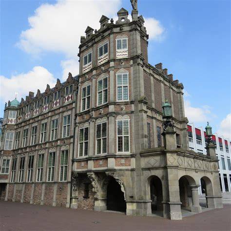 Maarten van Rossumhuis en Duivelshuis Arnhem: portretten en symboliek op gevels