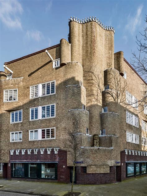 Jarendertighuizen in Rotterdam en Amsterdamse School-architectuur