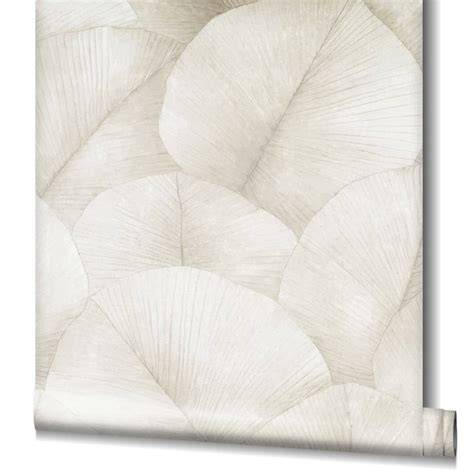 Beige behang met cascade bloemen en fijne details
