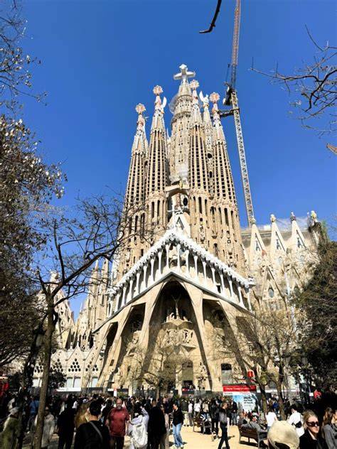 Infographic: werklocaties en chronologie van Sagrada Família