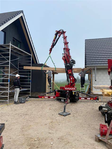 Foto: Hoeflon C6e in actie bij een gevelwerk