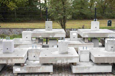 Afbeelding: fundering en staanders met betonpoeren en draadeind
