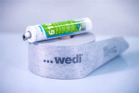 Schematische weergave van het wedi montagesysteem met lijm, weefselband en voegband