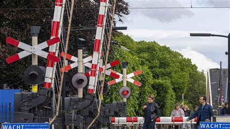 tegeltableaus in de onderdoorgangen bij het station