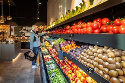 Foto van SPAR Lakerveld met zicht op de winkel en vers brood