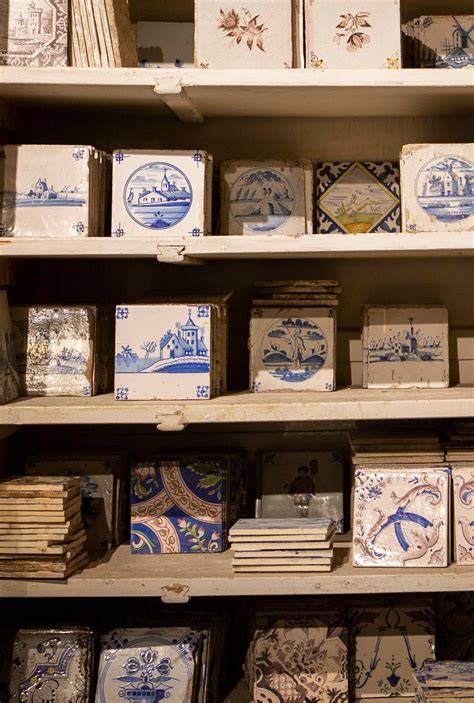 Historische wandtegels en tegelportals