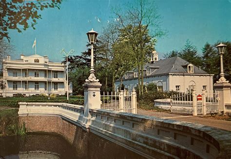 Hoekpanden met paviljoens en torentjes in de neorenaissance