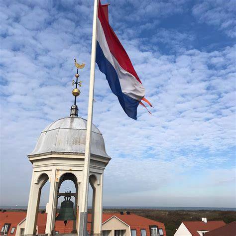 Kerkring van Ter Heijde met herbouwde kerk en vuurtorenbeeld