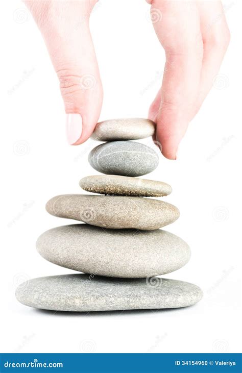 Gedetailleerde afbeelding van het stapelen van stenen met mortel