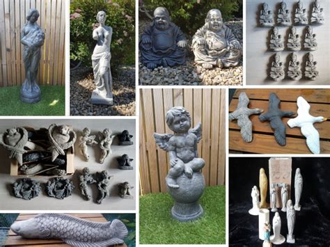 Diverse betonnen beelden in een tuin setting