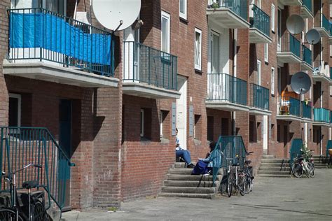 Infographic over naoorlogse wijken en sloop van galerijflats
