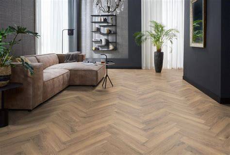 Image: Overzicht van laminaatpatronen en legpatronen (visgraat, tegel, recht) in een optimale indeling voor een moderne woonkamer.