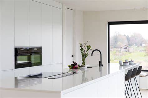 Customer stories: witte composiet blad in verschillende keukens