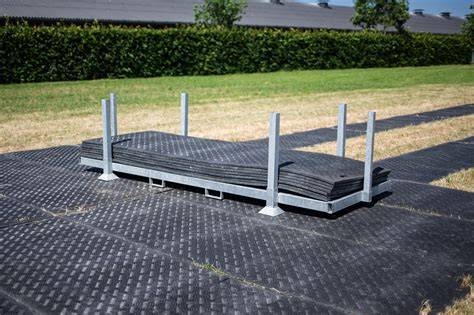 Infographic: voordelen kunststof rijplaten ten opzichte van stalen platen