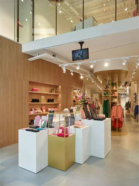 Interieur winkel NIKKI / NIK&NIK Arnhem - concept en scheiding dames-kids